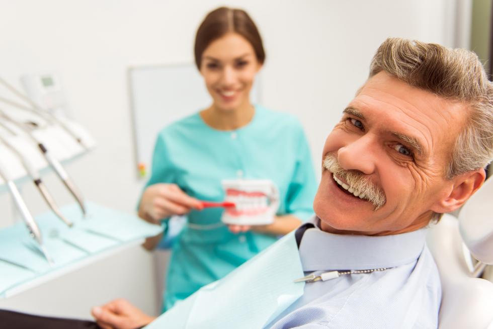 Denturyzm, czyli turysta u dentysty - dlaczego Europejczycy lecz zby za granic?